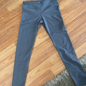 Under armor workout pants never worn